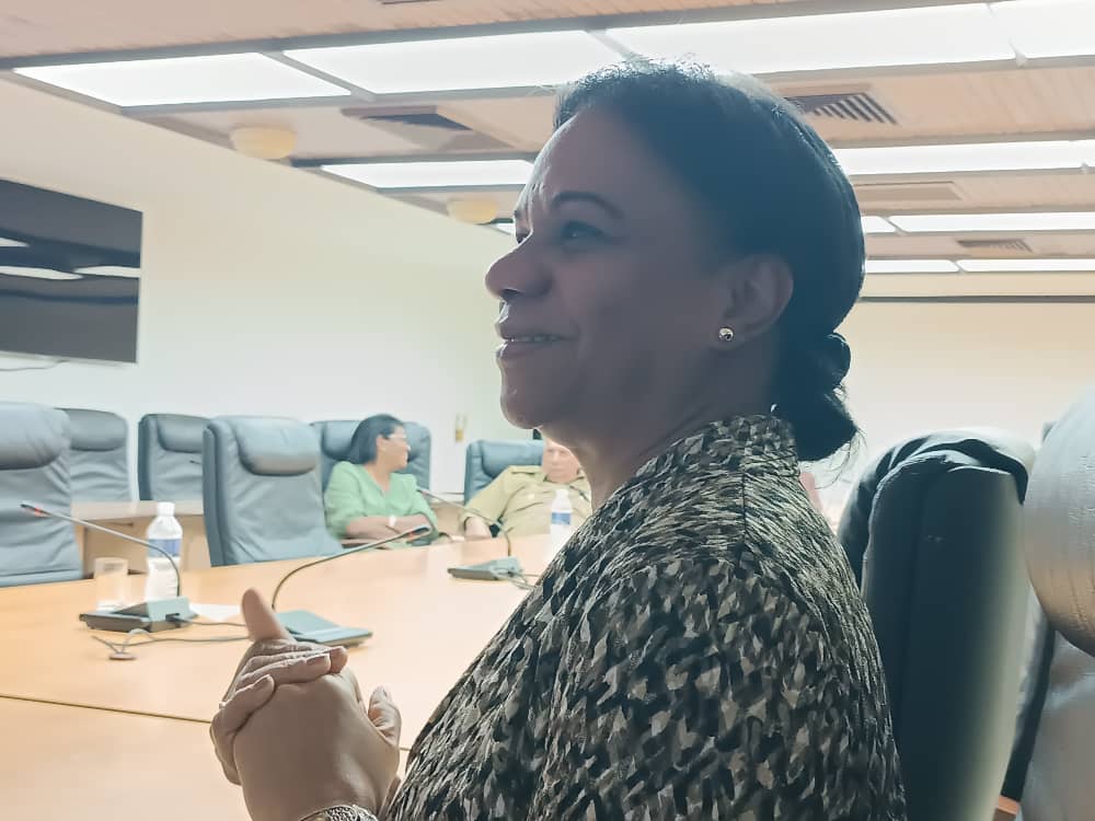 Y al concluir la reunión de trabajo en el seguimiento al cumplimiento de tareas de organismos atendidos, la noticia de la victoria de nuestro campeón Mijaín López, en las semifinales de #Paris2024 La alegría del pueblo cubano, que lo sigue y admira. Bravo, #CubaInspira