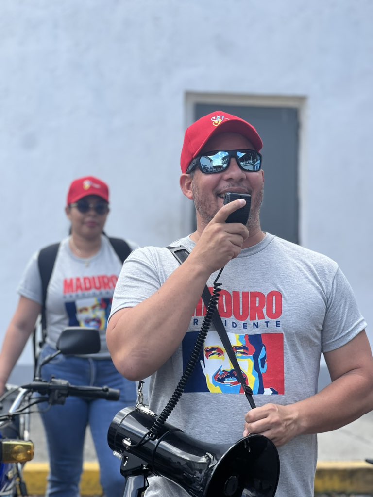 victorcrepano's tweet photo. Nos vemos en la Marcha junto a la Juventud Venezolana en apoyo a nuestro presidente @NicolasMaduro y la paz en el país.

¡Nosotros seguiremos venciendo! 🇻🇪🫡

#PatriaSoberanaYPlena https://t.co/jpDASUJLau