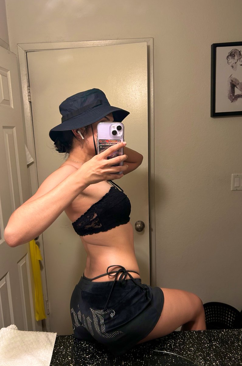 emoxbitchh's tweet image. #tanning #donttext