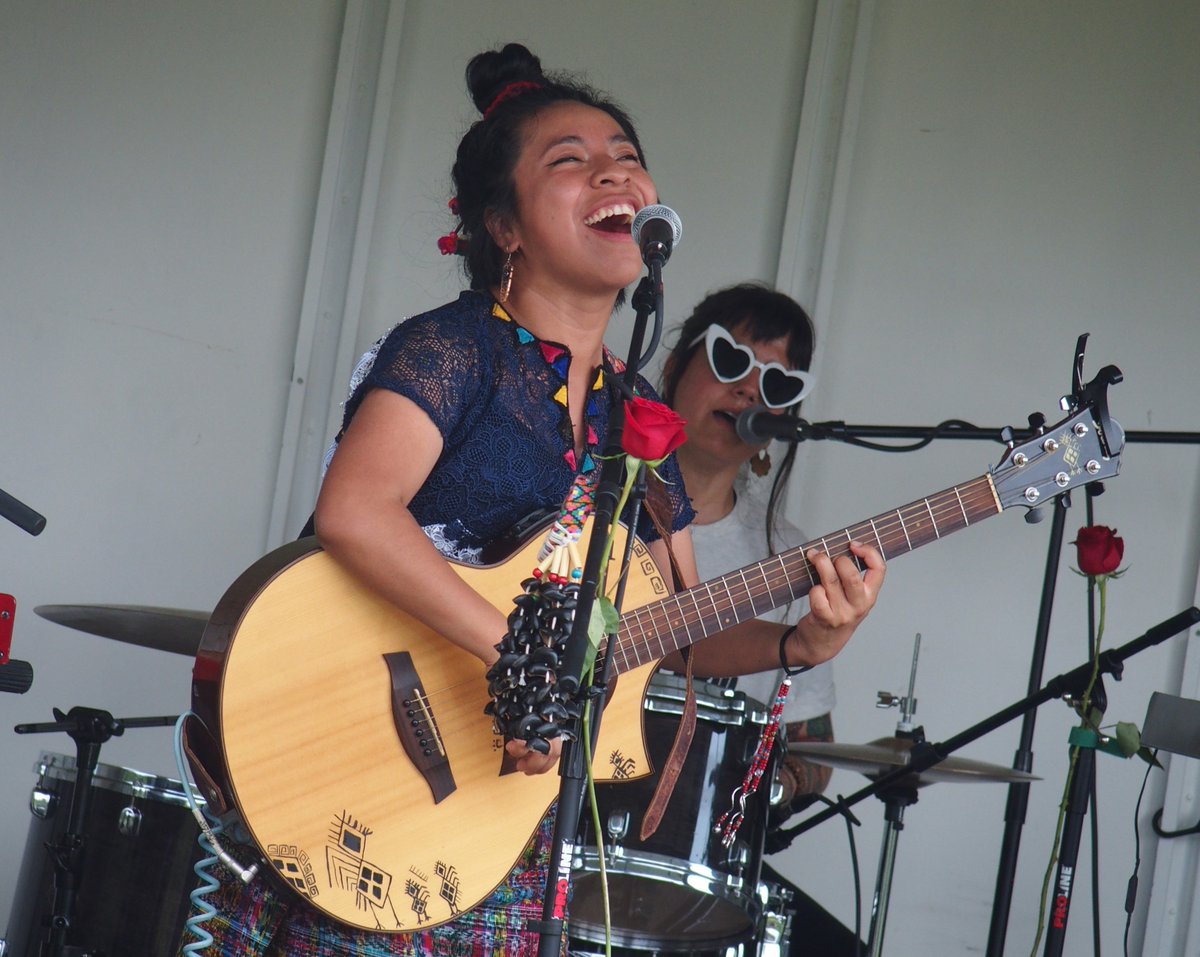 ChiConcertgoers's tweet photo. Guatemalan singer-songwriter Sara Curruchich, an activist in defense of the rights of women and her indigenous people, emanated joy Saturday at Riis Park in Chicago. She's a superhero. https://t.co/W7dLwb7Qkp