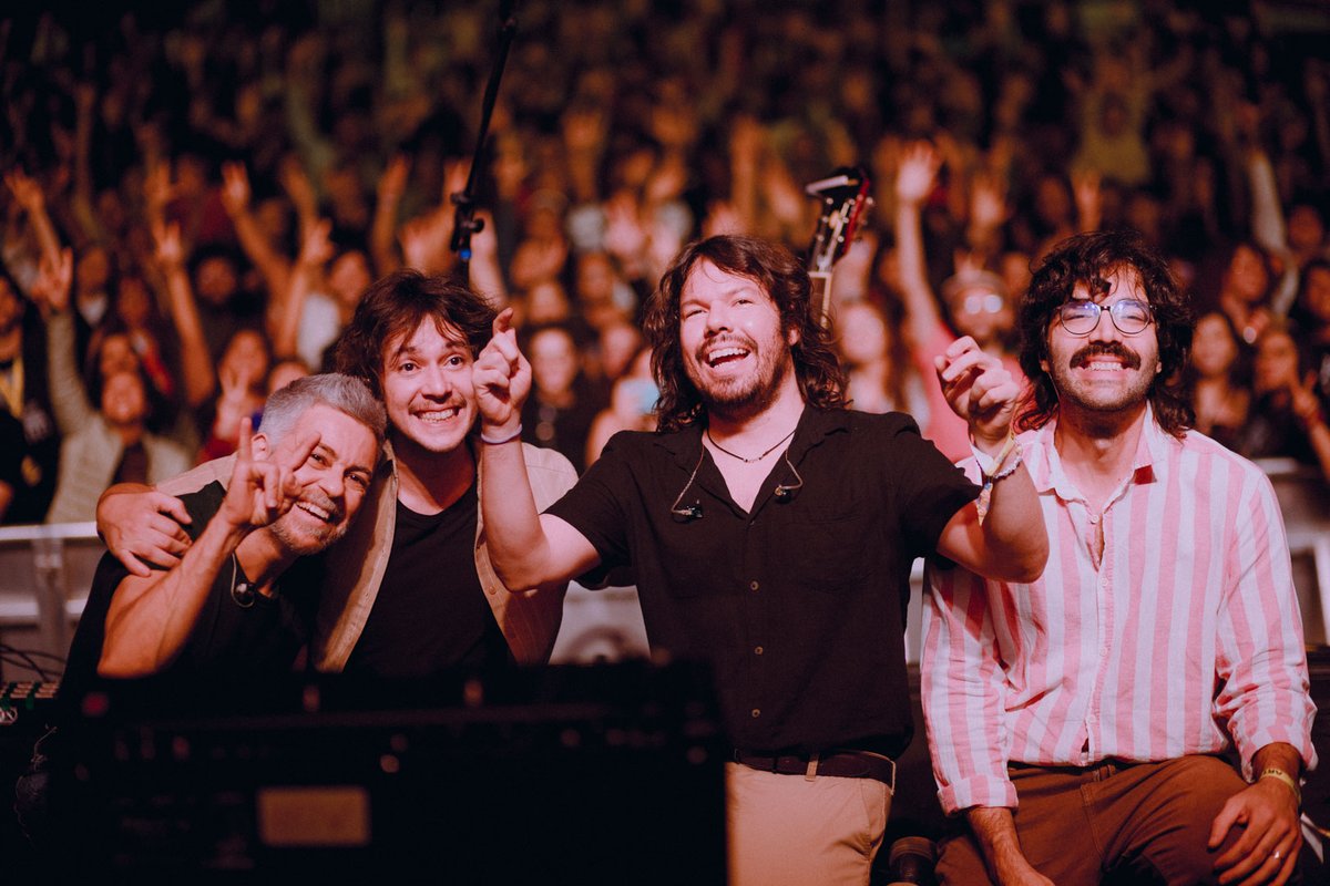 difusafronteira's tweet photo. O fim de semana foi como? LINDO DEMAIS! Registros dos shows de @franciscolatwit em Ribeirão Preto, @vanguart em Salvador e @maglore em Brasília!
Fotos: Ste Frateschi, Erickson Araújo e Pedro Ribas
#difusafronteira #franciscoelhombre #maglore #vanguart https://t.co/SOTkqme0Wl