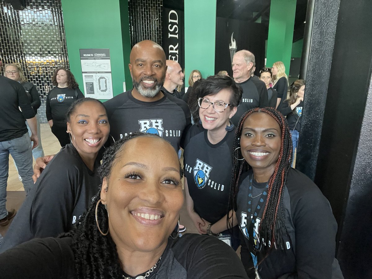 Dee Smith tweet media