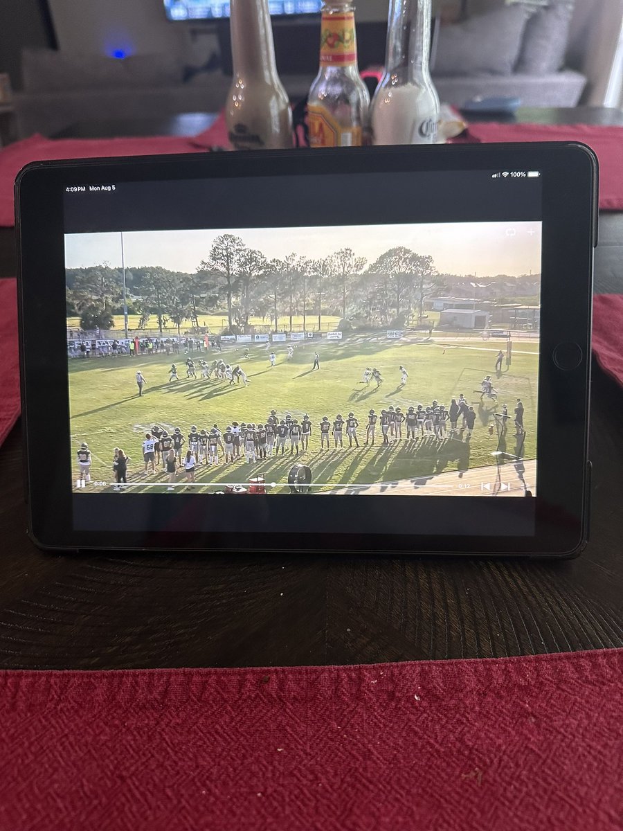 Talyn_Poole25's tweet photo. Sunday Afternoon film study ! Ready to get back to practice tmr after recovering from the storm. @Coachjrp @CoachCliman @CHSBearsFB https://t.co/zvrBKbR6YR