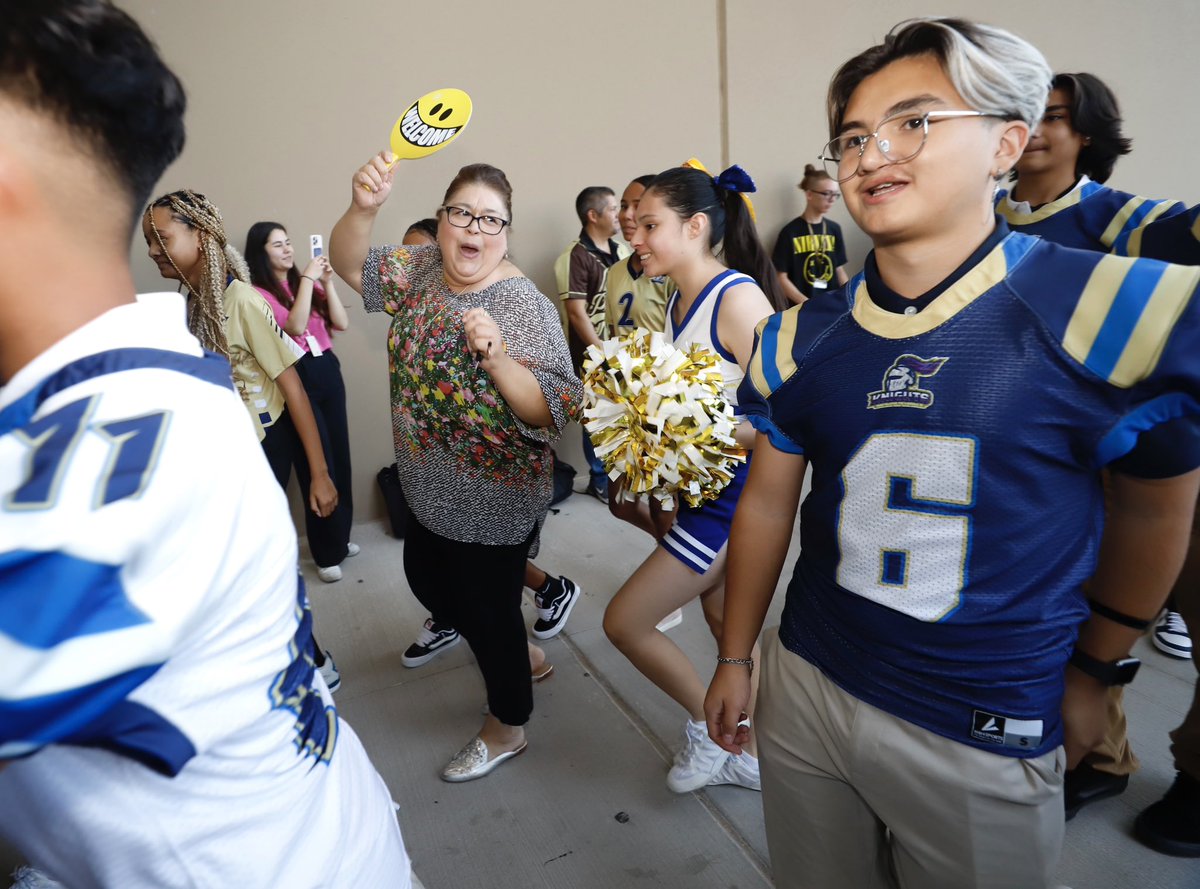 ELPASO_ISD's tweet photo. Our Navarette Knights are charging into the 2024-2025 school year with unstoppable energy! Students kicked off the first day with excitement and school spirit.🌟

Families, share your photos using #EPISDFirstDay24 to be featured!📸

#ItStartsWithUs https://t.co/fq3EC7xXHm