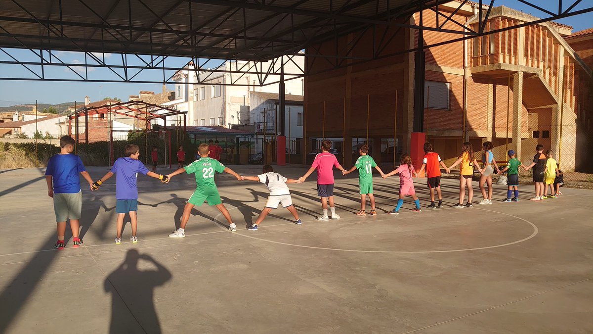 VillapalaciosFS's tweet photo. Empezamos la segunda semana del VII Campus y batimos récord de inscritos (25 en 2021) con 26 niños y niñas inscritos ya este año. https://t.co/QKkWxomTCL