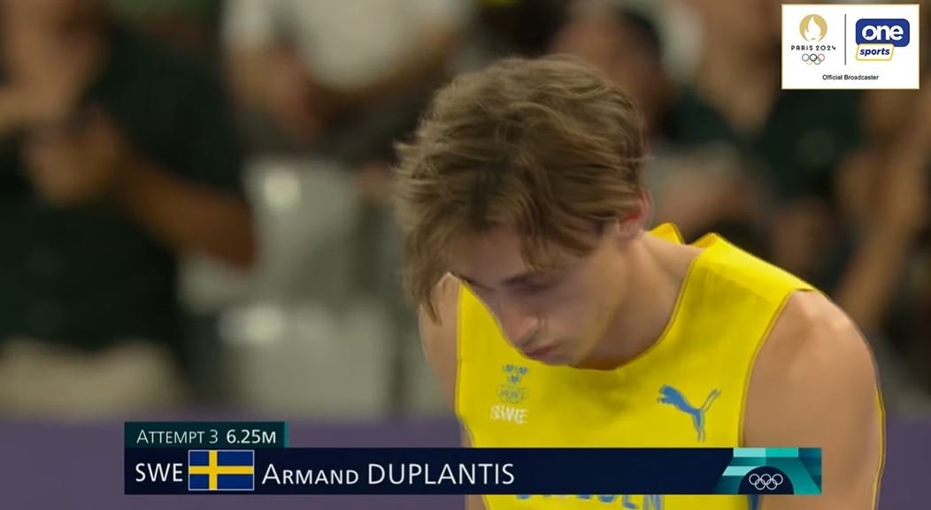 ABSCBNNews's tweet photo. He does it! Mondo Duplantis sets a new world record of 6.25-m! #Paris2024 #Olympics (📸: One Sports via @CignalTV / @OlympicPHI) https://t.co/8mpj0PrQeW