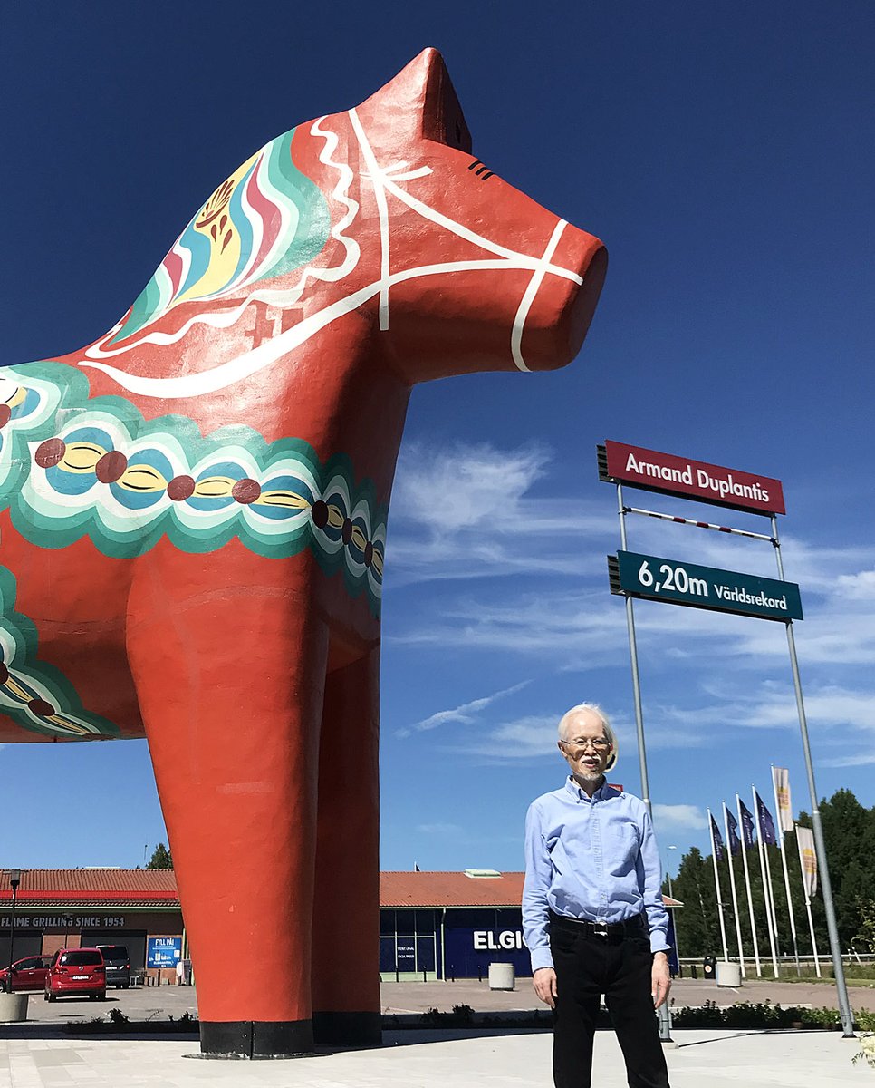 japanisverige's tweet image. Grattis till ditt fantastiska OS-guld, Mondo! Med andra ord är det dags att uppdatera ditt världsrekord, som sedan tidigare kan beskådas bredvid världens största dalahäst. Vidare mot nya höjder!