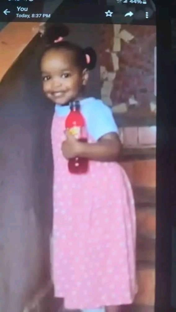 PatrickOvono's tweet photo. 🆘🚨Yaoundé Quartier Nkomkana🇨🇲
Cette fille est portée disparue depuis hier vers 12 h !!!

Sur la caméra de la maison on voit une femme voilée partir avec elle !

Partageons au maxi afin de sauver la petite 

Contact de la famille : 653790188

Max de partage svp https://t.co/1S2c24pEl2