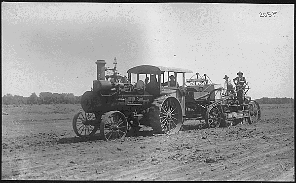 TodaysDocument's tweet photo. Photograph with caption "Excavator on Mile 52 being pulled by traction-engine, plow side. August 8, 1904."

https://t.co/bbwB2P4p6p https://t.co/EnM2AVG05J