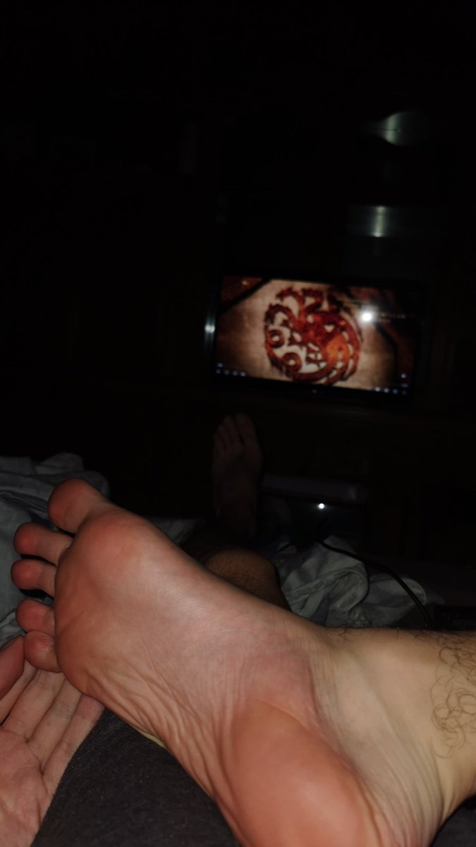 My soles could use a tongue👅
#feet #feetworshi̇p #feetslave #feetmaster #soles #lickmysoles