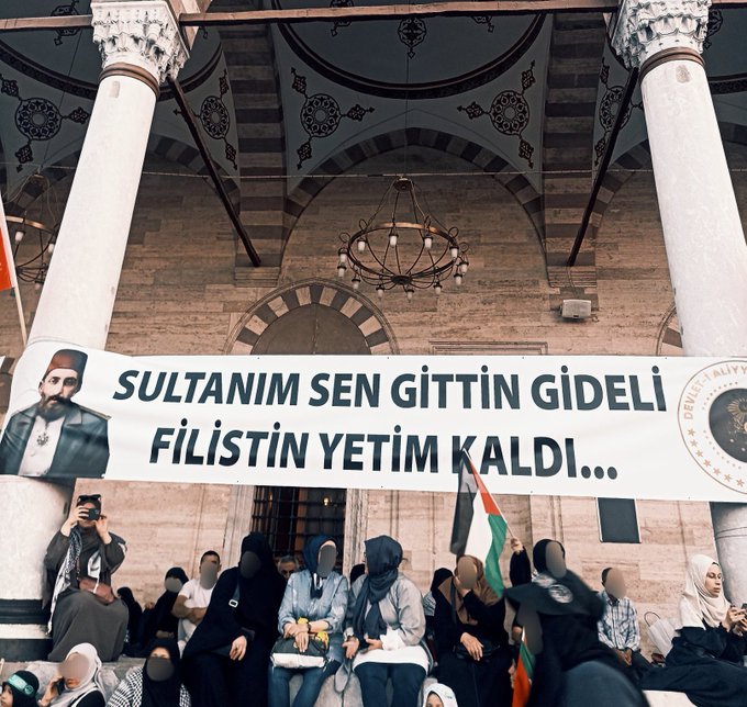 📍Cennet Mekan Sultan Abdülhamid Han,

"Ben Filistin'den bir karış dahi toprak satamam, 
zira o bana değil, halkıma aittir. 
Onlar, bu İmparatorluğu kurup kanlarıyla mahsuldar kıldılar. 
Onu, bizden koparılmadan önce üzerini kanımızla bir kere daha kaplamayı biliriz." dediği için