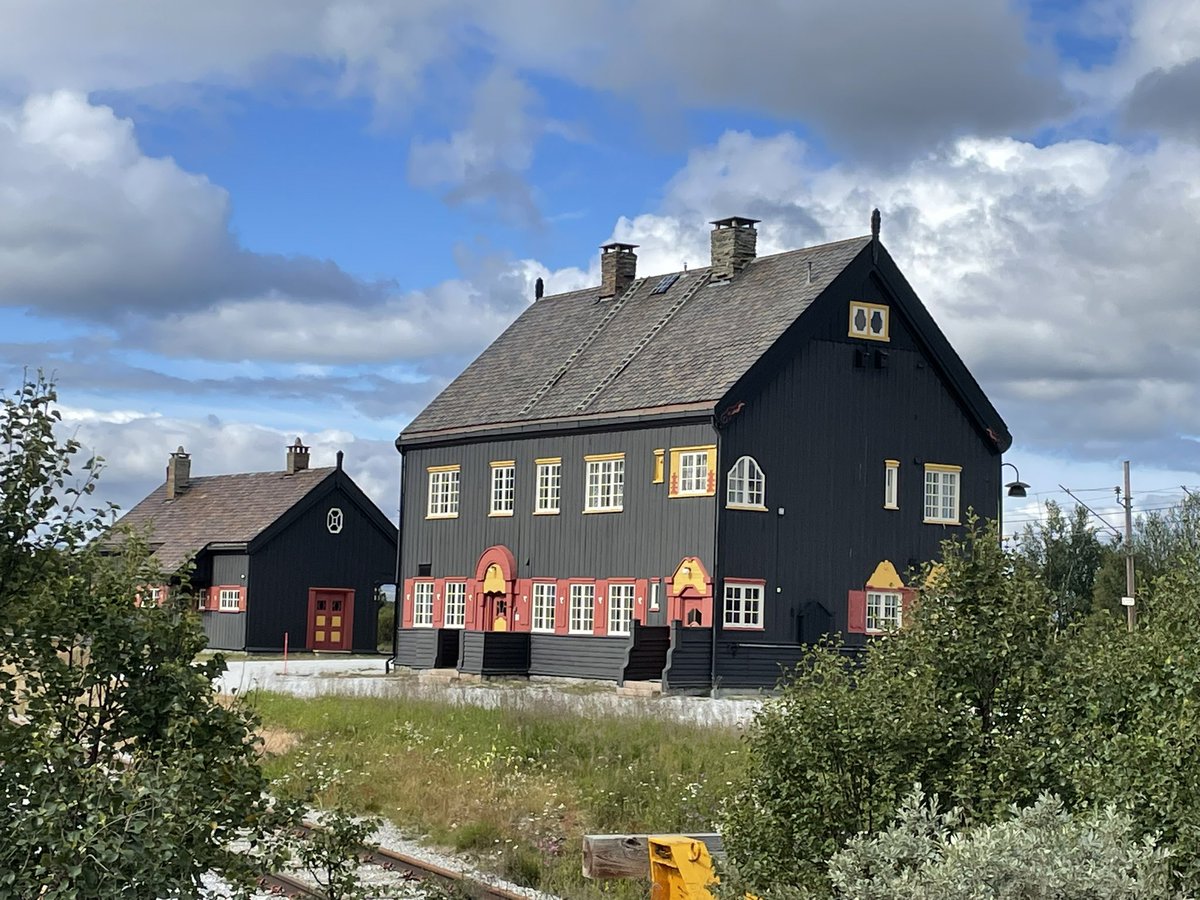 KnutAl's tweet photo. @JamesLucasIT These beautiful wooden railway stations on the Dovre line in Norway deserve a mention. https://t.co/xwUXsT0l6Y