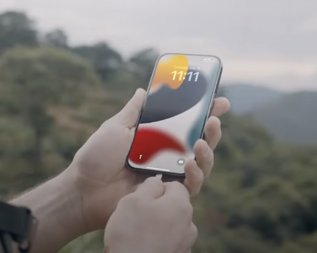 Dexerto's tweet image. There are now solar hats you can use to charge your phone outdoors