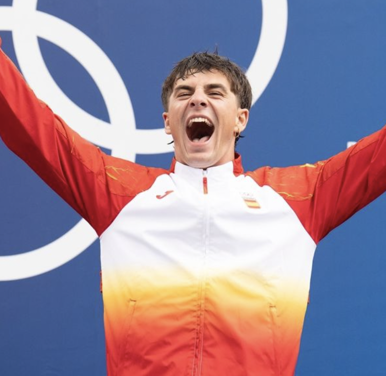 Dexerto's tweet image. Olympian at Paris Olympics reveals his medal matches his League of Legends rank