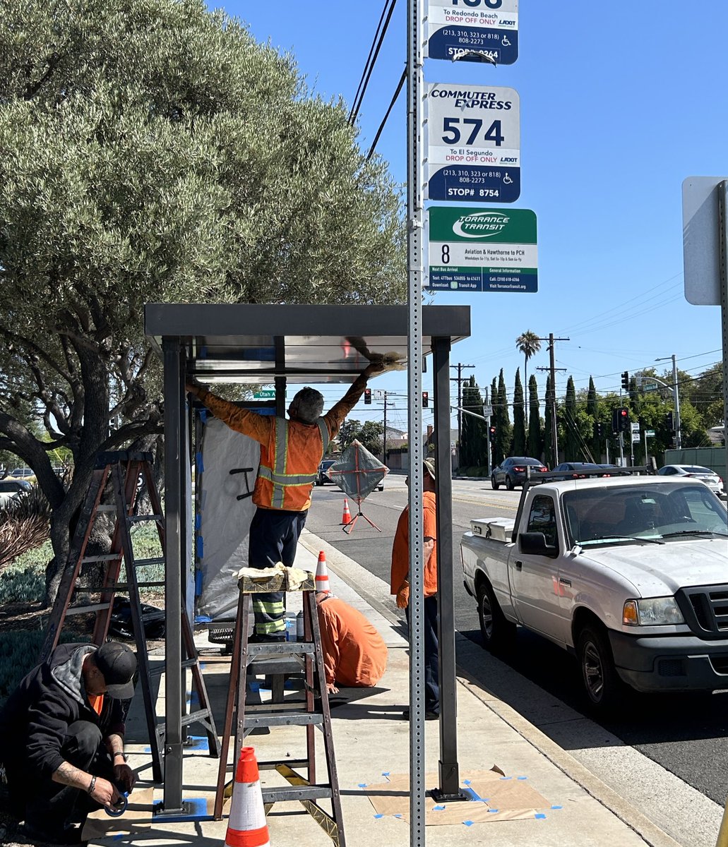 💙to see transit amenties maintenance in action #busshelter #maintenancematters