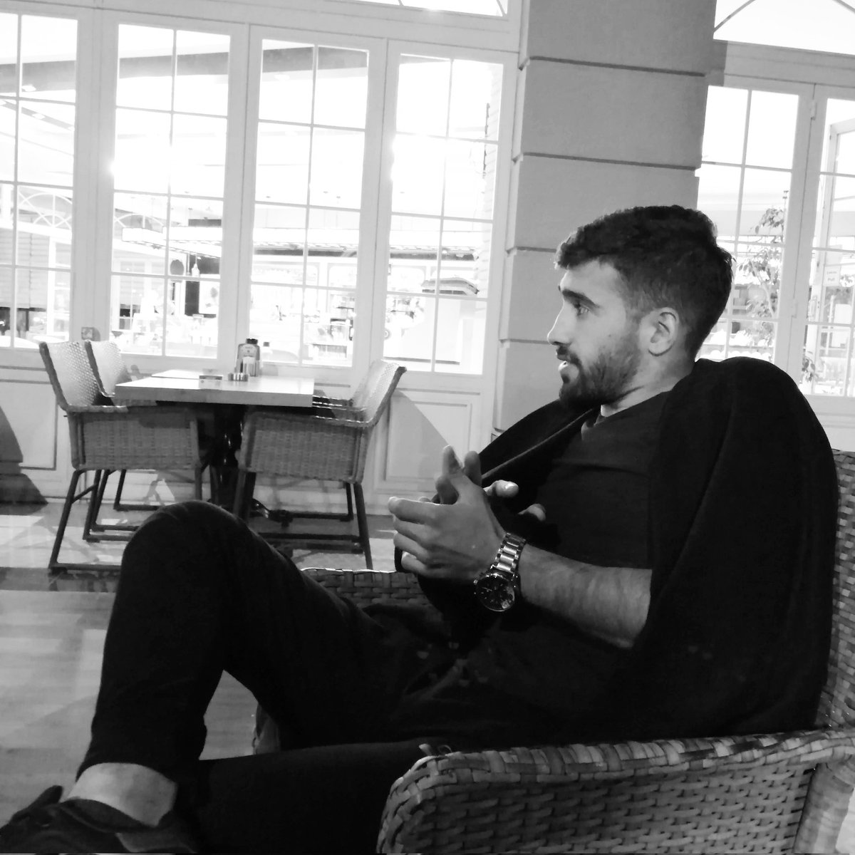 Siyahın olduğu her yerdeyim...🌚