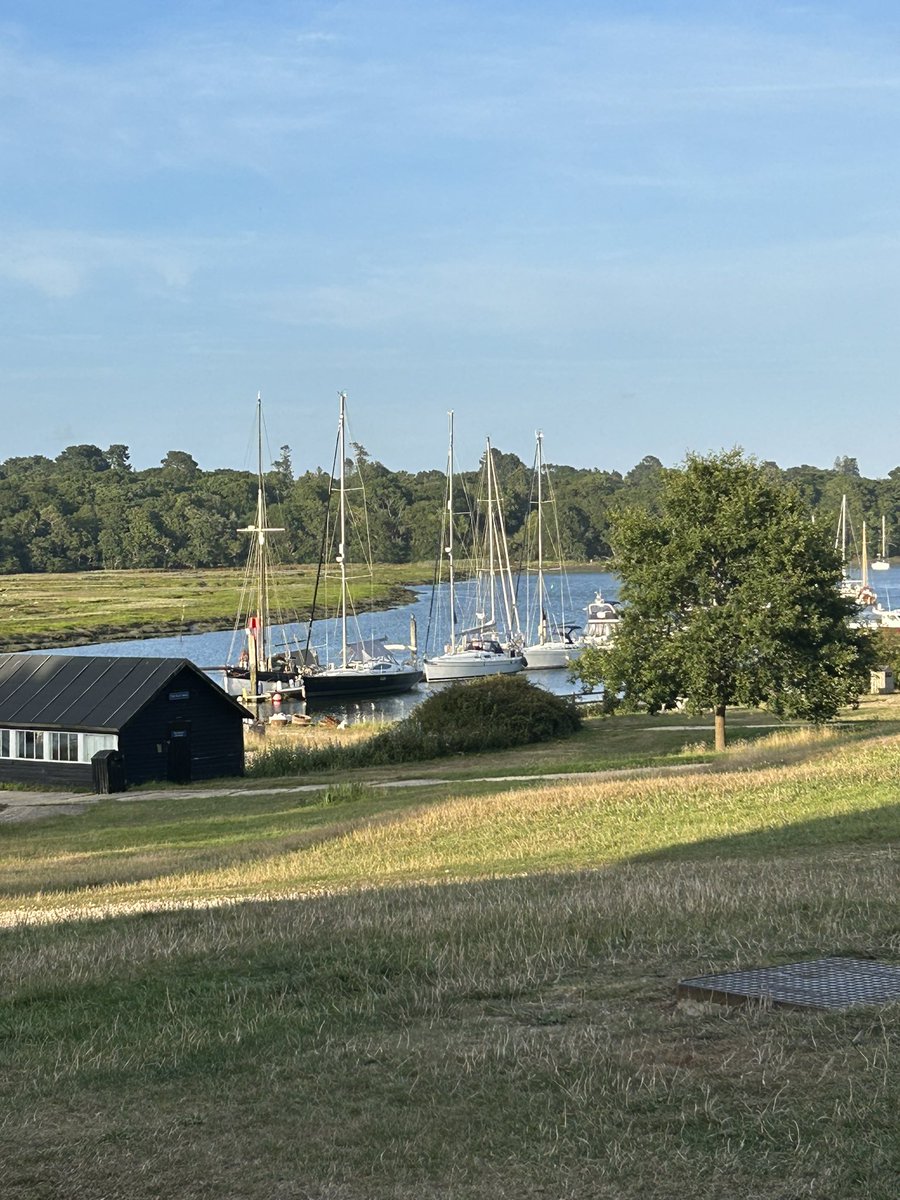 Mandy_Spring's tweet image. Haven’t been to #Beaulieu #ButlersHard since 2016. So picturesque. Love #NewForest #Ponies 🥰