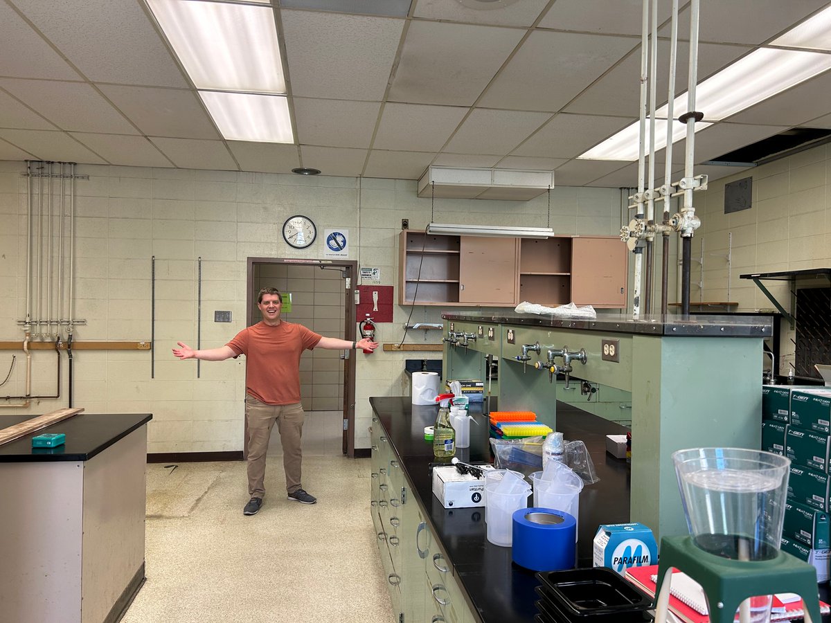Dr. Allie Graham, PhD (@grahamallie1) on Twitter photo Today was my first day as an Assistant Professor <a href="/KUMolBio/">KU Molecular Biosciences</a>
Spent most of it unpacking boxes and cleaning bench tops in my interim lab space/office. It was everything I thought it would be! 😀🥼🫧🧹 Today was my first day as an Assistant Professor <a href="/KUMolBio/">KU Molecular Biosciences</a>
Spent most of it unpacking boxes and cleaning bench tops in my interim lab space/office. It was everything I thought it would be! 😀🥼🫧🧹