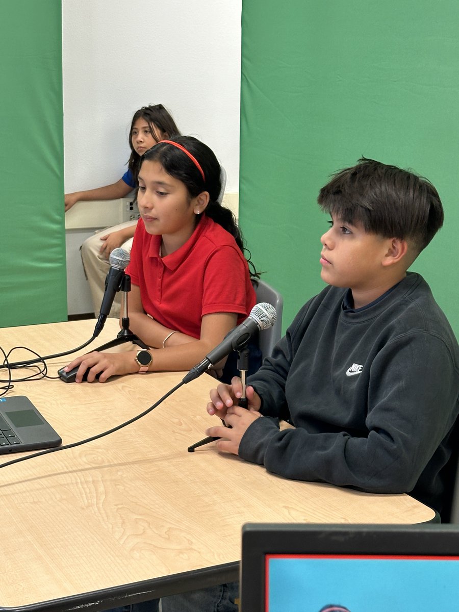 MveLibrary's tweet image. Practicing broadcasting! @ClintisdTech @JDavisMVE @es_regarrido
