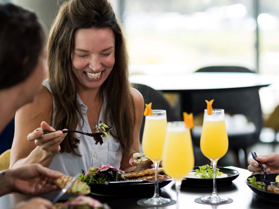 Indulge in a truly Floridian-inspired dinner with your special someone at Covey's Cocktail + Kitchen in #GainesvilleFL. Our restaurant and full bar offers American cuisine, impressive wines, and irresistible craft cocktails. #HotelELEO #Gainesville bit.ly/40jlp9C