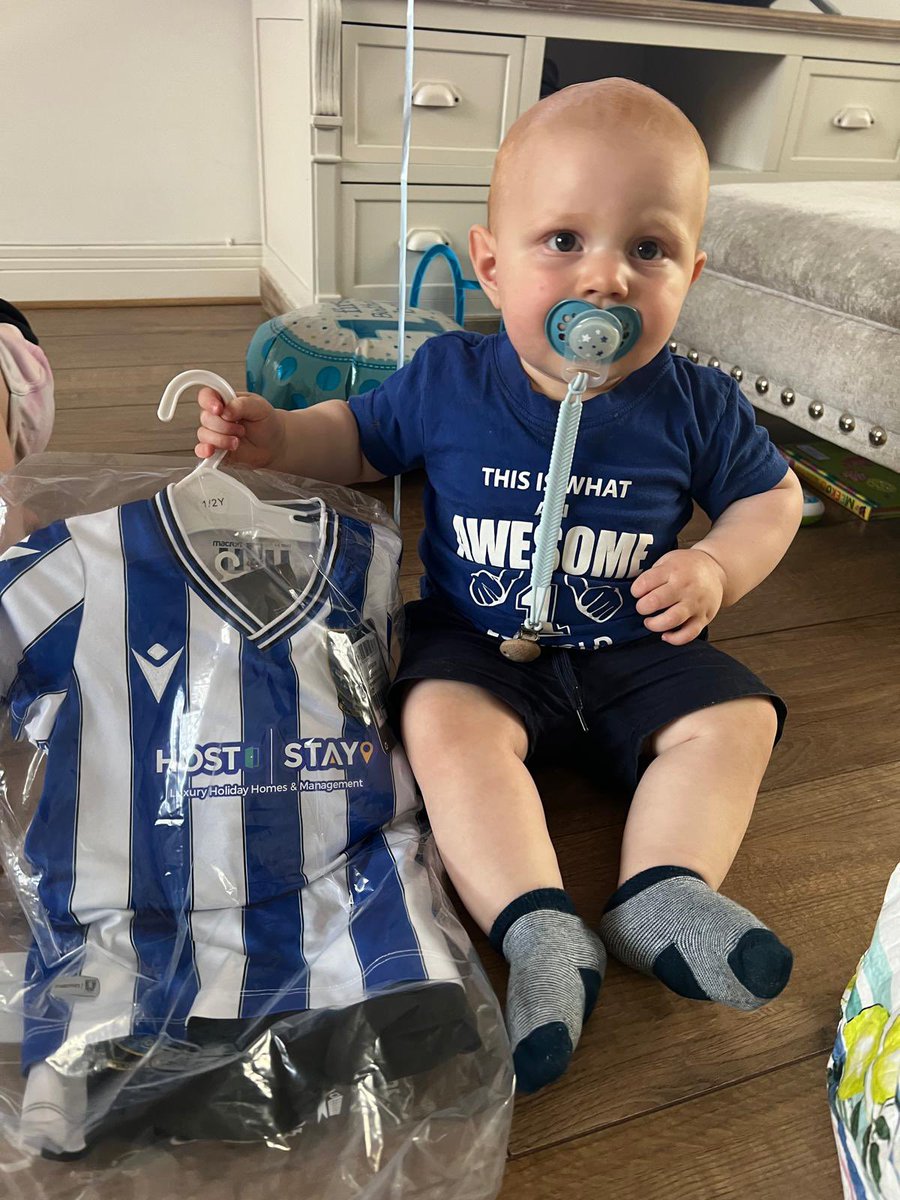 SBSheff's tweet image. Happy 1st Birthday mate 🎂 💙🤍🦉 #swfc