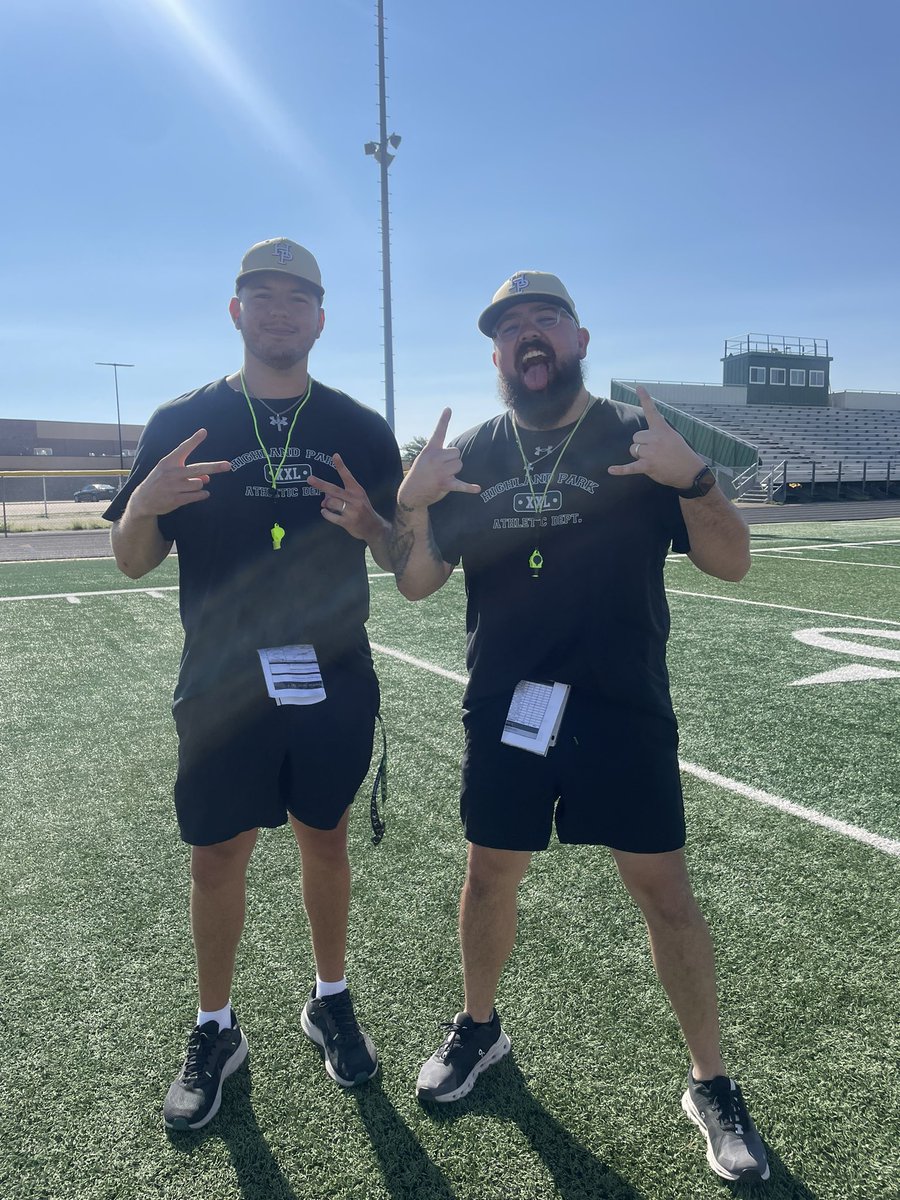 Day 1 of Year 9. ✅
Accidentally twinned with my boy <a href="/samvelasquez79/">Sam Velasquez</a>. 

#BelieveTheBuzz <a href="/HPHornetsFB/">Amarillo Highland Park Football</a>