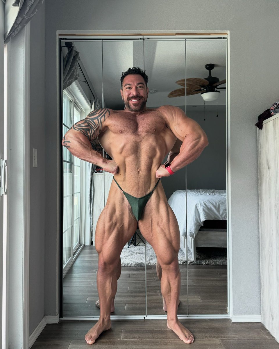 musclepotential's tweet photo. Repost from @nicholashamad
“It’s almost that time again…” #jacobyeffect #campjansen #elitetrainer #crunchlakewoodranch #crunchtv #musclepotential #northamericans
🎯 Prep Coach @j_jacoby32
🏳️🌈 Male stripper @johnsonstampa
🩲 Posing trunks @musclepotential https://t.co/v1kM7WECkB