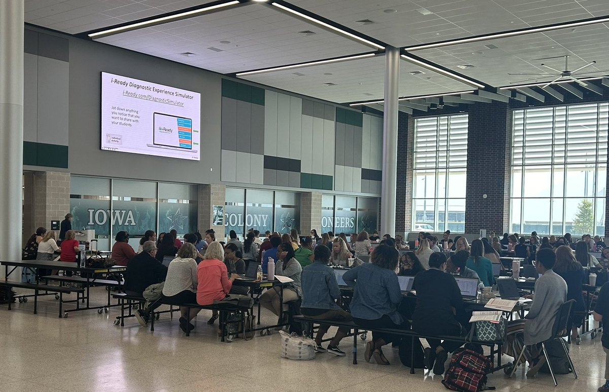 jenn0031's tweet photo. Elementary teachers in @AlvinISD sharpening their skills as they prepare for students coming next week! #BuildingaLegacyofLearning #eachstudenteveryday https://t.co/13LVm83zjl