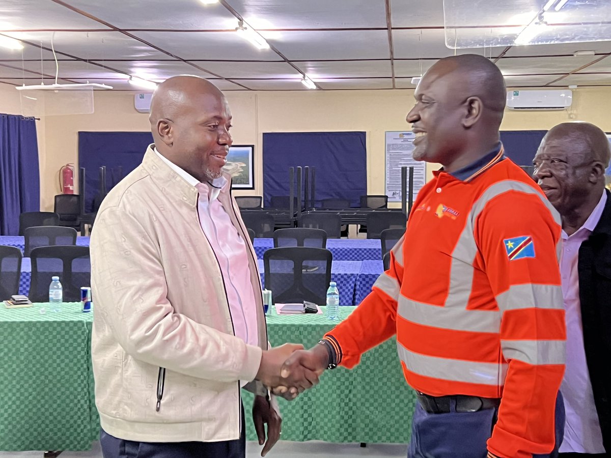 CongoKaribuni's tweet photo. Le partenariat mutuellement bénéfique entre le @HautUele et le géant aurifère @KibaliGold se porte bien. @JeanBakomito , Gouv.  de cette Pvnce d’accueil des ops de @KGM et @ArthurMutonkole, son @DG ont mis à jour à @Doko les termes  de référence d ce partenariat gagnant-gagnant. https://t.co/Rx9sQEKzt6