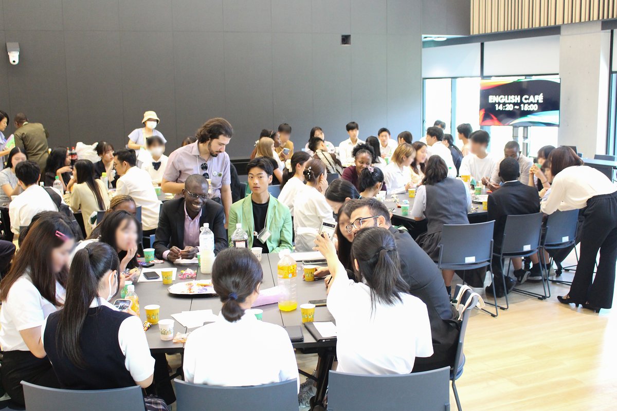 tokyonodaipr's tweet photo. 世界の食・農・環境の課題解決に向け議論する #世界学生サミット
高校生によるポスター発表のほか、農大生、外国人留学生、併設高や #オープンキャンパス で来場した高校生による #EnglishCafé も開催

年齢や国籍や研究分野を越え #総合農学 のもと集う仲間達のコミュニケーションは #borderless 🌏 https://t.co/a6Cj8NNo3d