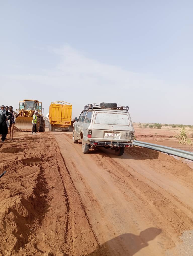 BoureimaKabirou's tweet photo. 🚩Niger 🇳🇪 #Agadez Mararaba #Ingal à un coût de + #28Millards réalisé entre 2021-2022. Un an après sa réception,la #pluie de d'avant-hier nous informe qu'elle a mal été réalisé par #MBC !
@ighazer @garamadou https://t.co/b5moJKeQgp