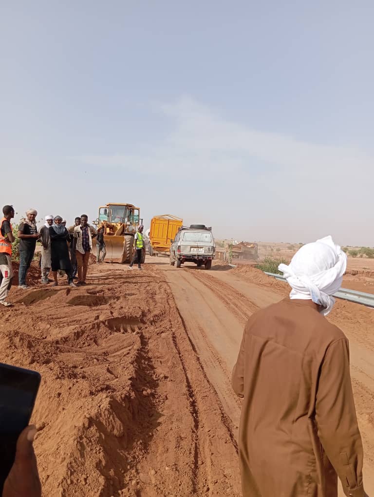 BoureimaKabirou's tweet photo. 🚩Niger 🇳🇪 #Agadez Mararaba #Ingal à un coût de + #28Millards réalisé entre 2021-2022. Un an après sa réception,la #pluie de d'avant-hier nous informe qu'elle a mal été réalisé par #MBC !
@ighazer @garamadou https://t.co/b5moJKeQgp