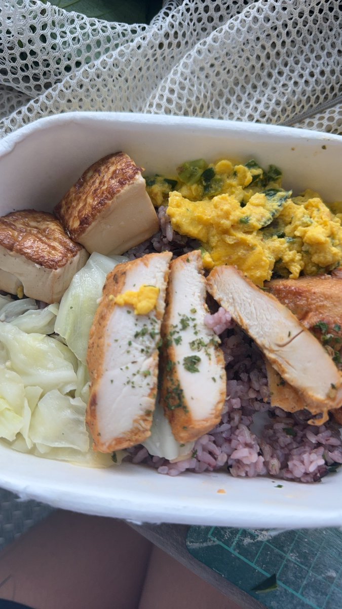 減肥Day3….
快受不了了 好想吃酸菜魚 操！