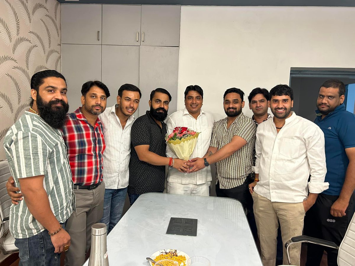 "जीवन में हर रोज़ नयी उम्मीदों का सवेरा हो
कभी कोई दुख ना हो बस ख़ुशियों का बसेरा हो"

मेरे प्रिय मित्र अमित शर्मा निठारी जी को उनके जन्मदिन की बहुत बहुत बधाई। भगवान से आप के सफल और मंगल जीवन की कामना करता हूँ।