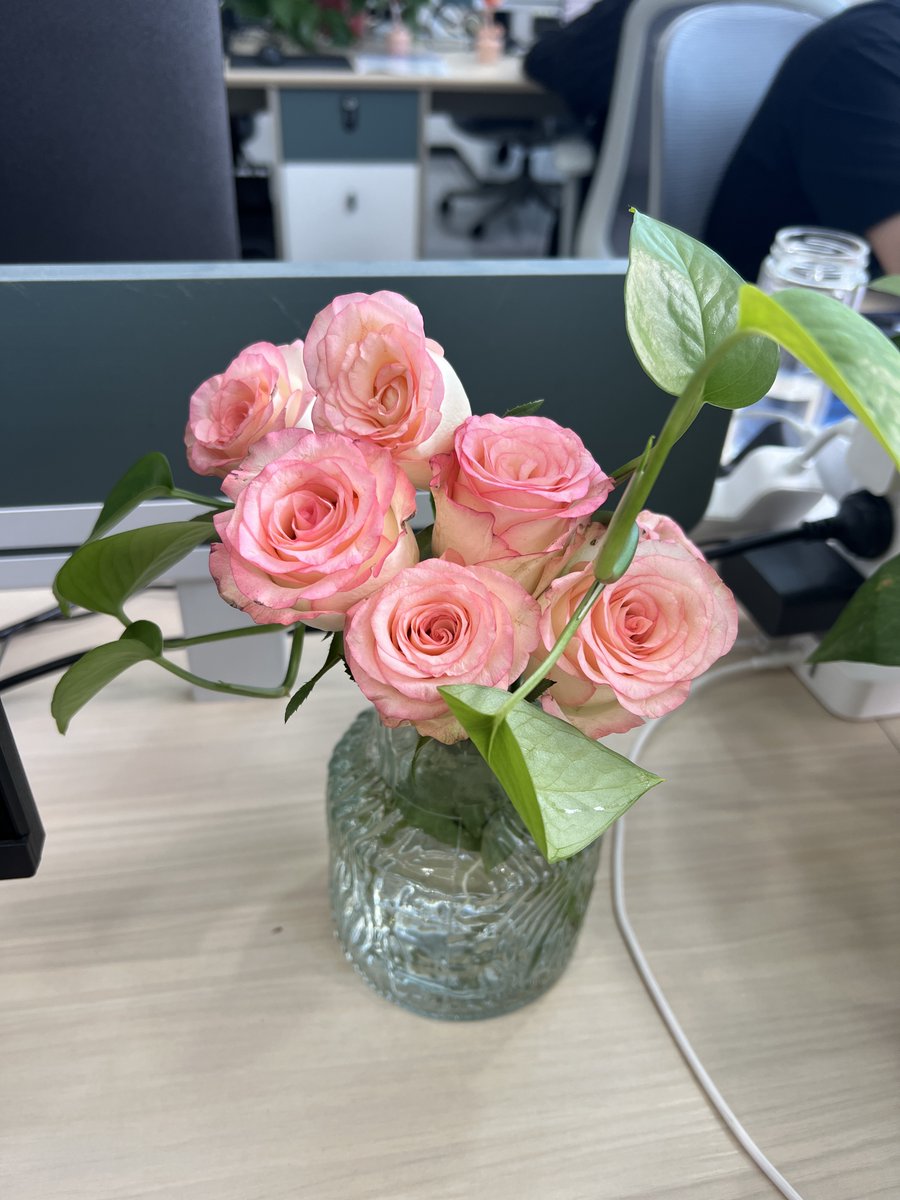 I like to make my work place look nice🥰
have a good mood every day