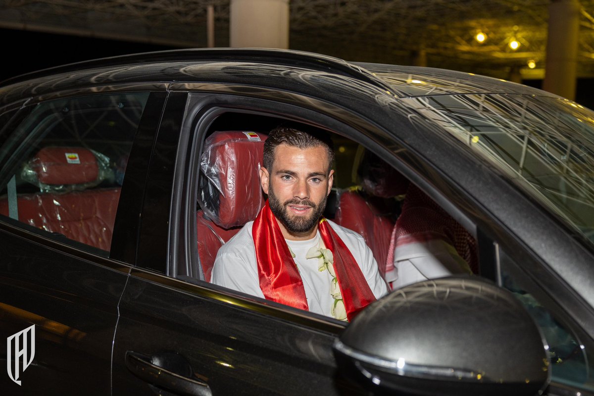 AlQadsiahEN's tweet photo. Welcome to Khobar! @nachofi1990 🇸🇦❤️
Our spanish star has arrived to his new home 😍

#Alqadsiah https://t.co/uu2lmqv2uI