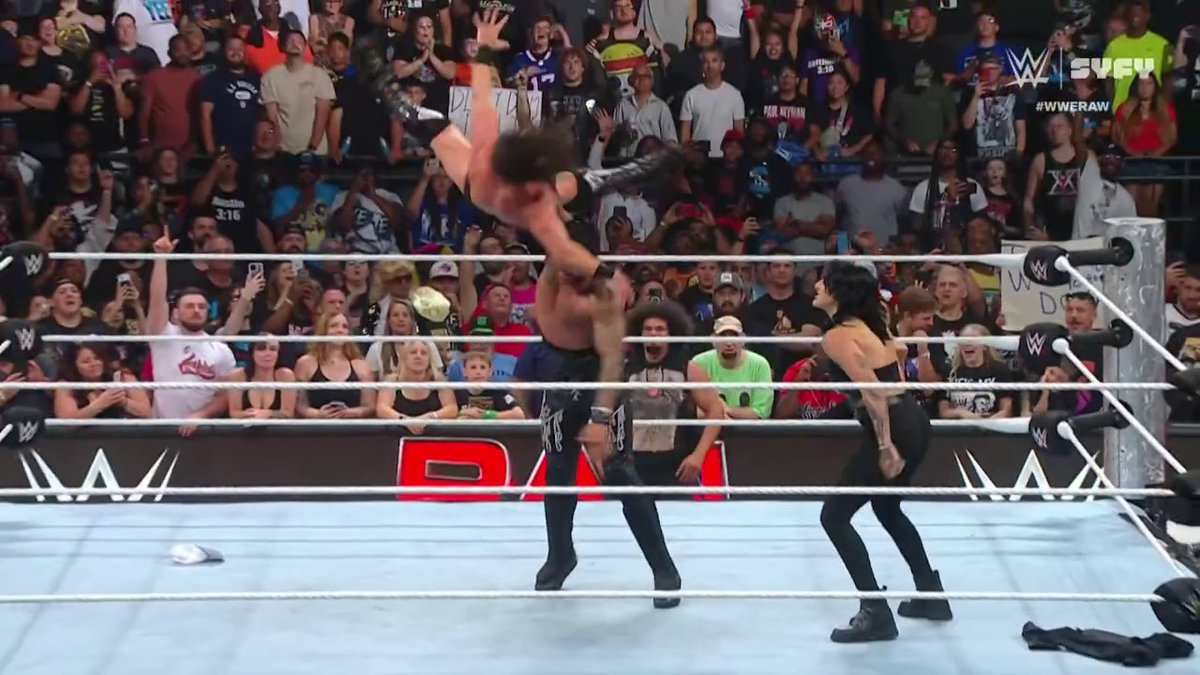 SeanRossSapp's tweet image. everyone to a bag of ice