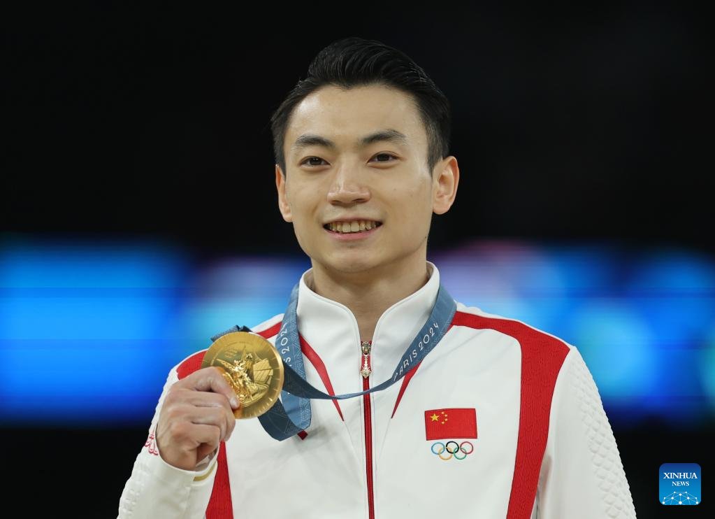 VoiceofPD's tweet image. #Paris2024
Zou Jingyuan overcame a shoulder injury to capture the men's #parallelbars title on Monday for China's second #gymnastics gold medal at Paris #Olympics.
#TeamChina 
Read full: en.people.cn/n3/2024/0806/c…