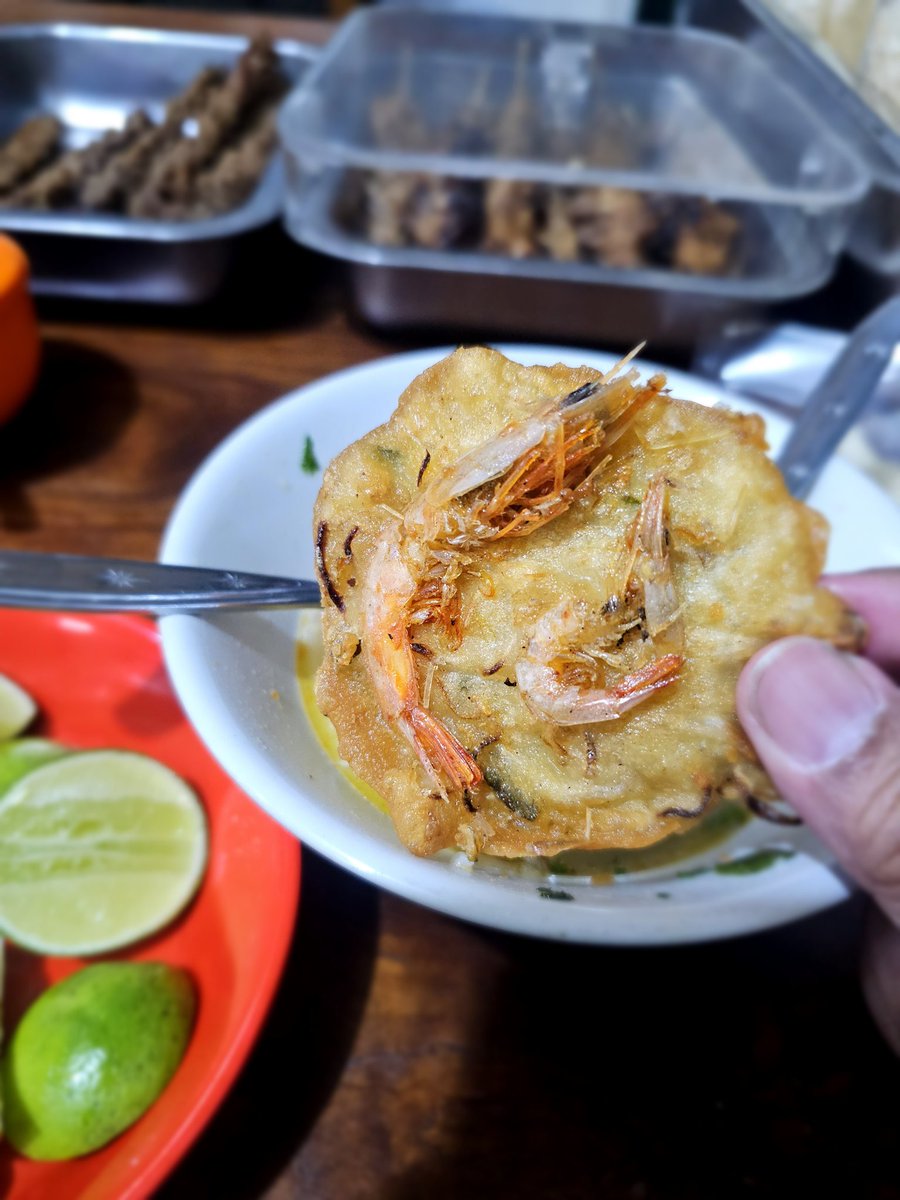 jangan terkecoh!
dengan tampilan yang pada umumnya, dipadanya terpasang GPS, menuntunmu tuk kembali pulang. tiatiah.
#solo #sotogading #bakwanudang