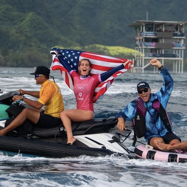 Caroline_Marks3's tweet photo. Bringing home the gold!! 🥇🇺🇸 https://t.co/UmIgjTuL0y