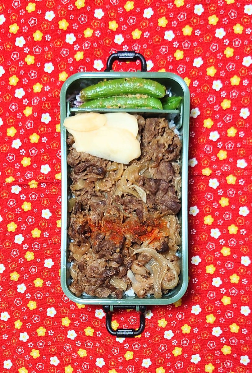 hmrdkr's tweet photo. 旦那さんのお弁当🍱
その②

親子丼
塩かぼちゃ

豚肉とピーマンの味噌炒め丼
もやしのソテー

牛丼
新生姜の甘酢漬け
スナップえんどうの和え物

でした😊
最近は旦那さんのリクエストで食べやすい丼のお弁当が多めです🍱

#お弁当
#お弁当記録
#お弁当作り楽しもう部 https://t.co/DvijG0CmwP