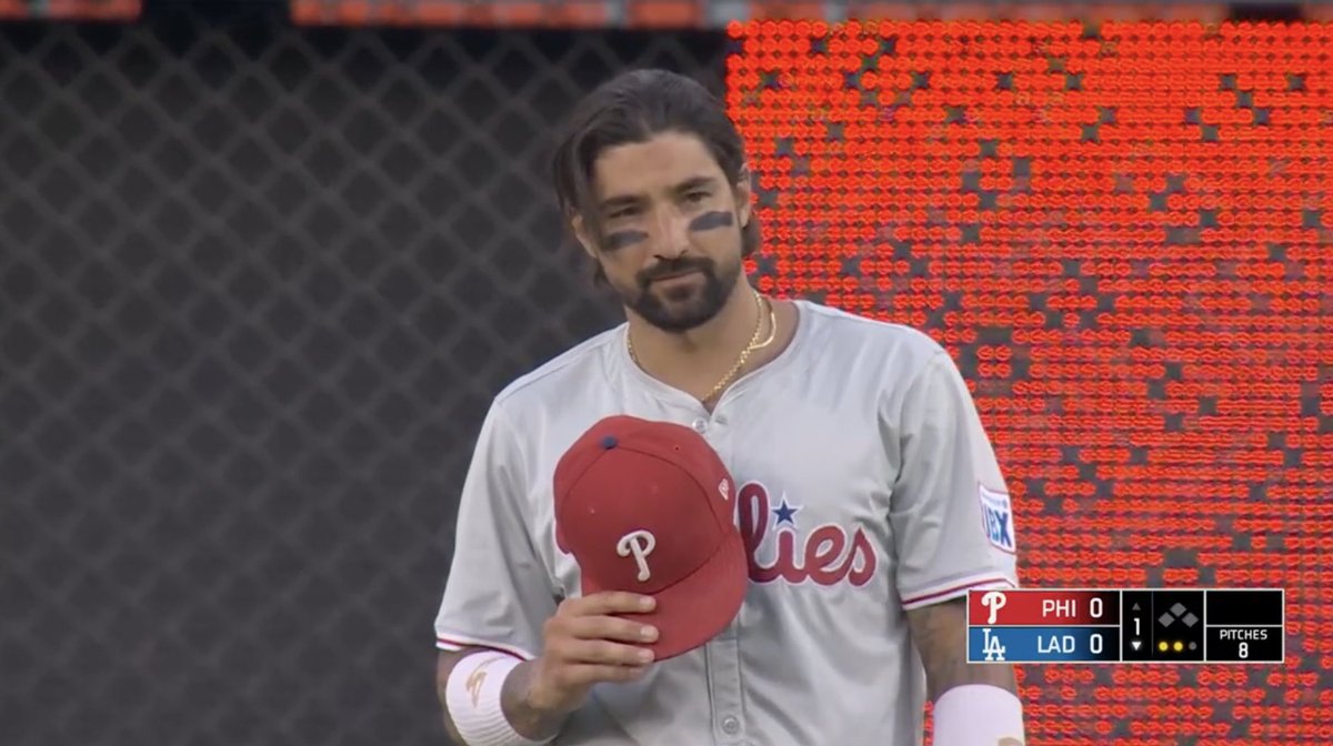 BRWalkoff's tweet image. Freddie Freeman received a standing ovation before his first AB 🥹