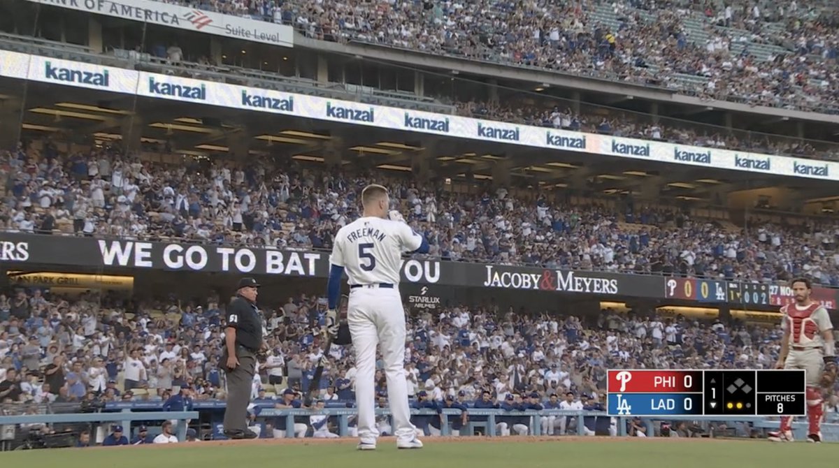 BRWalkoff's tweet image. Freddie Freeman received a standing ovation before his first AB 🥹