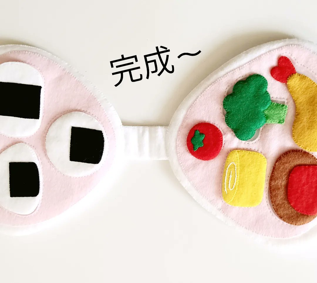 corogaya's tweet photo. 毎年言ってるような
今年暑すぎません〜😂💦

久しぶりの作品
知育玩具

おにぎりくんの形合わせ
ペンギンさんの形合わせ

pattern lino_felt様
一部アレンジ

#知育玩具遊び
#おにぎり形合わせ
#ペンギン形合わせ
#フェルトままごと
#ハンドメイド好きな人と繋がりたい https://t.co/y5RkdwNeZg