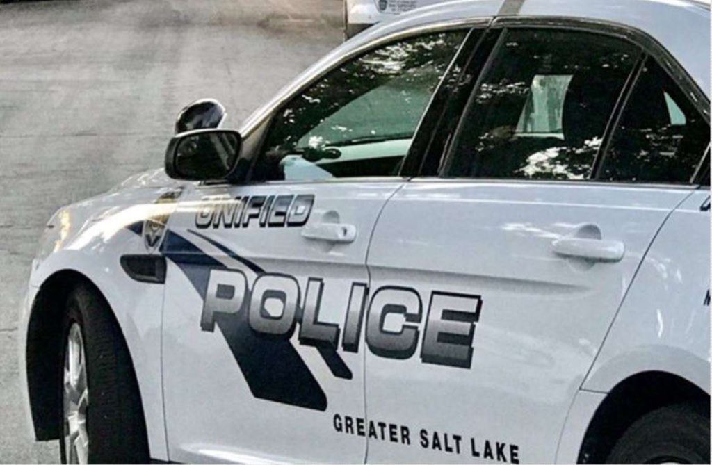 SLCScanner's tweet photo. #Breaking 900 E Ft Union Blvd  #Auto vs #Motorcycle. #UnifiedPolice are on scene of a serious crash. At least 1 person was transported with life threatening injuries. The traffic in the area will be affected for sometime so please avoid if possible. The #CarTeam is also responding to investigate.