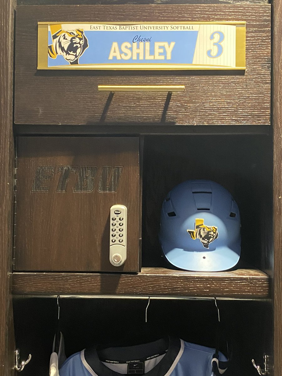 I had an amazing visit today at <a href="/ETBU_Softball/">ETBU Softball</a>! Thank you so much to Coach Shirley, Coach Westbrook, and Coach Court for making everything possible! I can’t wait for future conversations and seeing where God leads me🩵💛
<a href="/JanaeShirley/">Janae Shirley</a> <a href="/MarandaShain/">Maranda Westbrook</a>