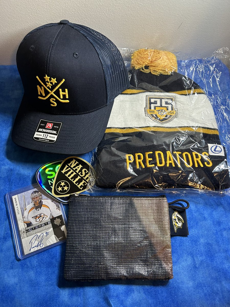 AlexDaugherty1's tweet image. Hockey will be here soon… time for a #Preds giveaway! 

Win ALL 6 of these delightful #Preds goodies by doing these two things: 

1️⃣ follow me @AlexDaugherty1 
 
2️⃣ RT and like this post 

That’s it— winner will be announced this Friday 8/9 at noon!