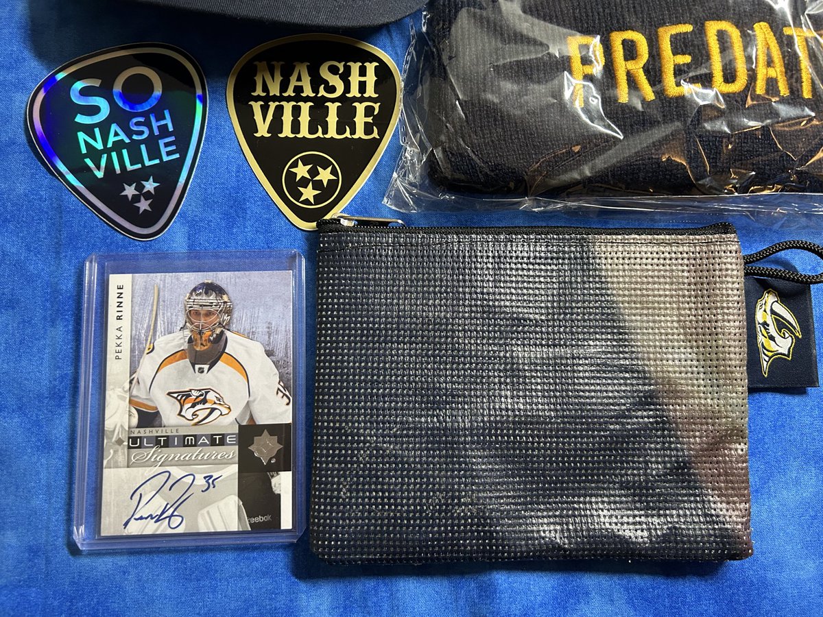 AlexDaugherty1's tweet image. Hockey will be here soon… time for a #Preds giveaway! 

Win ALL 6 of these delightful #Preds goodies by doing these two things: 

1️⃣ follow me @AlexDaugherty1 
 
2️⃣ RT and like this post 

That’s it— winner will be announced this Friday 8/9 at noon!