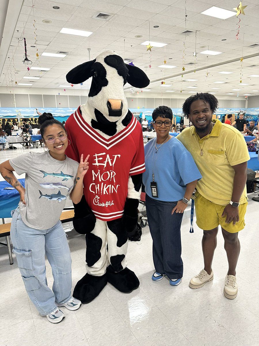 NewRiverMiddle's tweet photo. It was festive day at The River with  Olympic style activities, delicious breakfast, awards &amp; laughter 
Welcome back teachers &amp; staff! 🦈🎉 Bring Your A Game!! @NewRiverMiddle #GoSharks https://t.co/aPGydBqtPJ