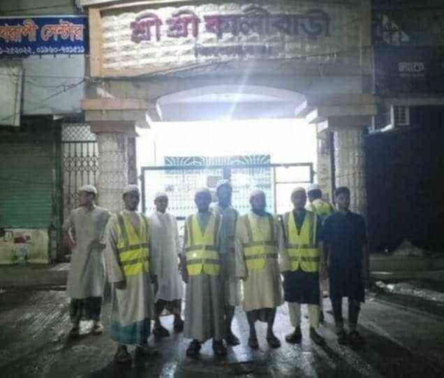 nafisa_tab27031's tweet photo. #WeBelieveInUnity
#HindusOfBangladeshAreProtected
#ProtectHindusOfBangladesh
#HindusAndMuslimsAreUnitedInBD
#StudentsShieldHindus
We respect Hindus and the posts you are seeing of relatable Hindus getting attacked is not true! https://t.co/zNjnvJZypx